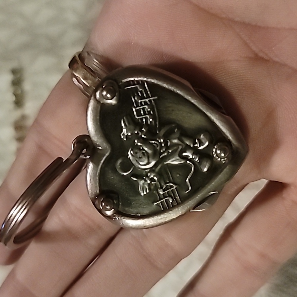 Vintage Disney Mickey Mouse Heart Multi-Tool Keychain - Picture 4 of 7